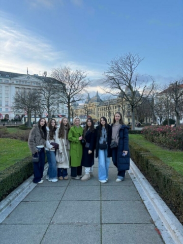 7a7bfa58-f9f3-40f0-9c9e-aad3e020e33b