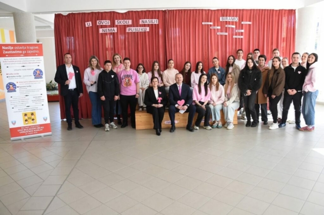 6d952c34-3b0a-4ca9-aec1-c6d428691409