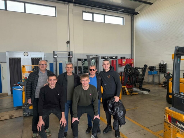 dc513934-fe6c-425d-a753-4756a0ed48e8